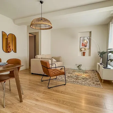 Apartment L Anatole Hyper Centre Calme Sur Cour Pezenas