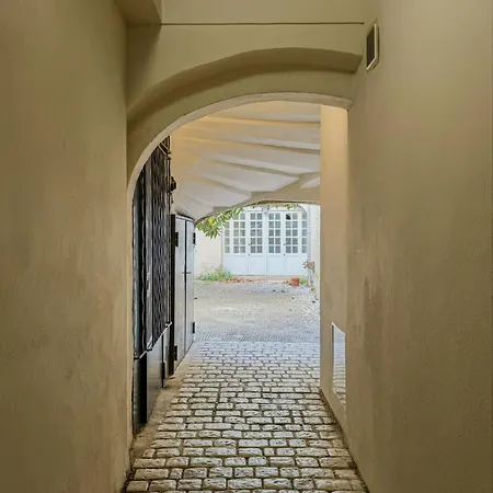 Апартаменты L Anatole Hyper Centre Calme Sur Cour Пезенас