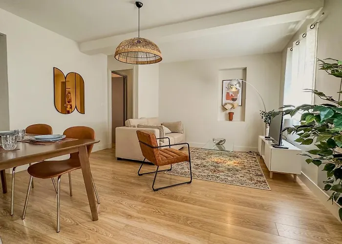 Διαμέρισμα L Anatole Hyper Centre Calme Sur Cour Pézenas